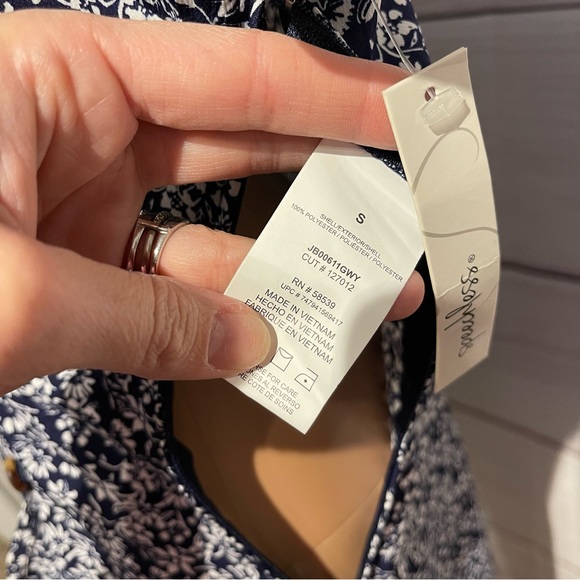 📦 Speechless faux wrap dress - Picture 7 of 8